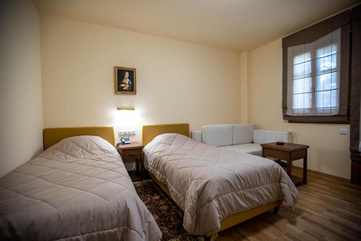 Rentinia Inn Rentína Zewnętrze zdjęcie