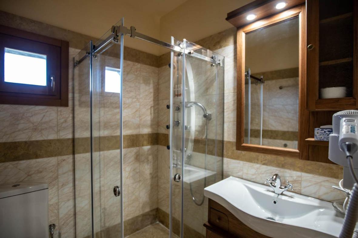 Rentinia Inn Rentína Zewnętrze zdjęcie