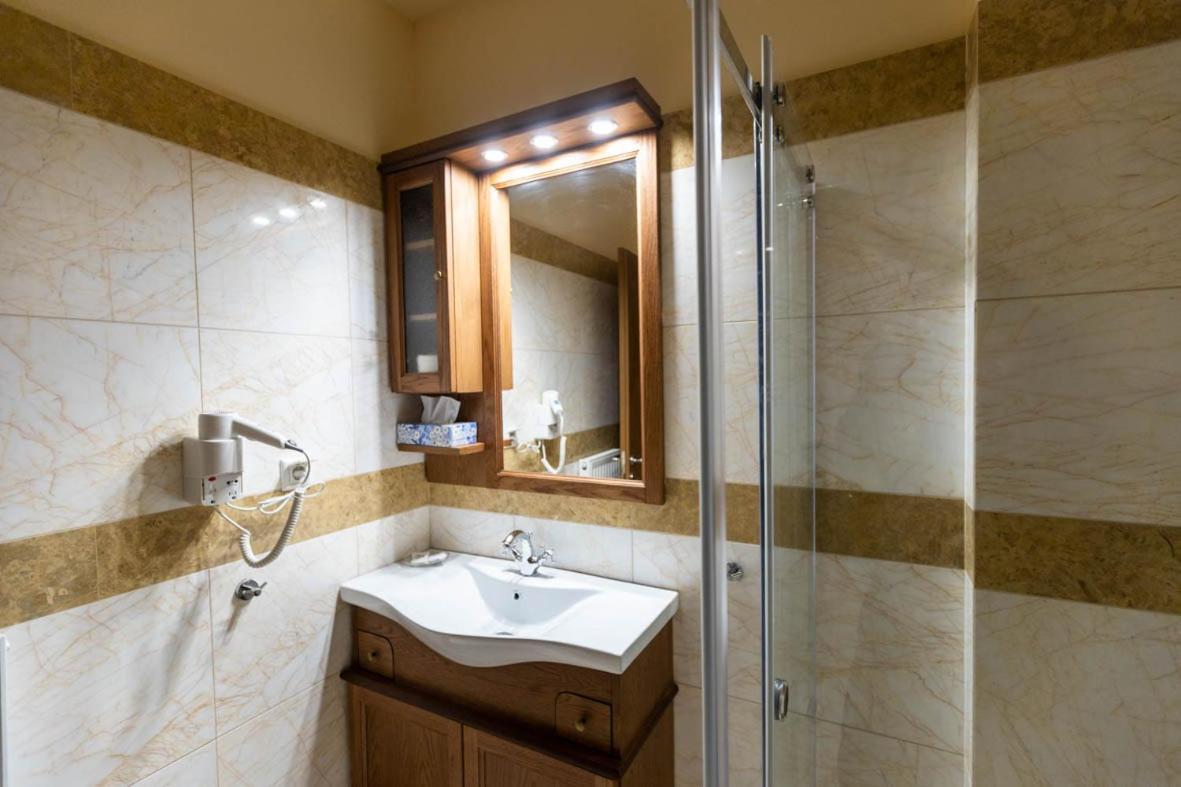 Rentinia Inn Rentína Zewnętrze zdjęcie