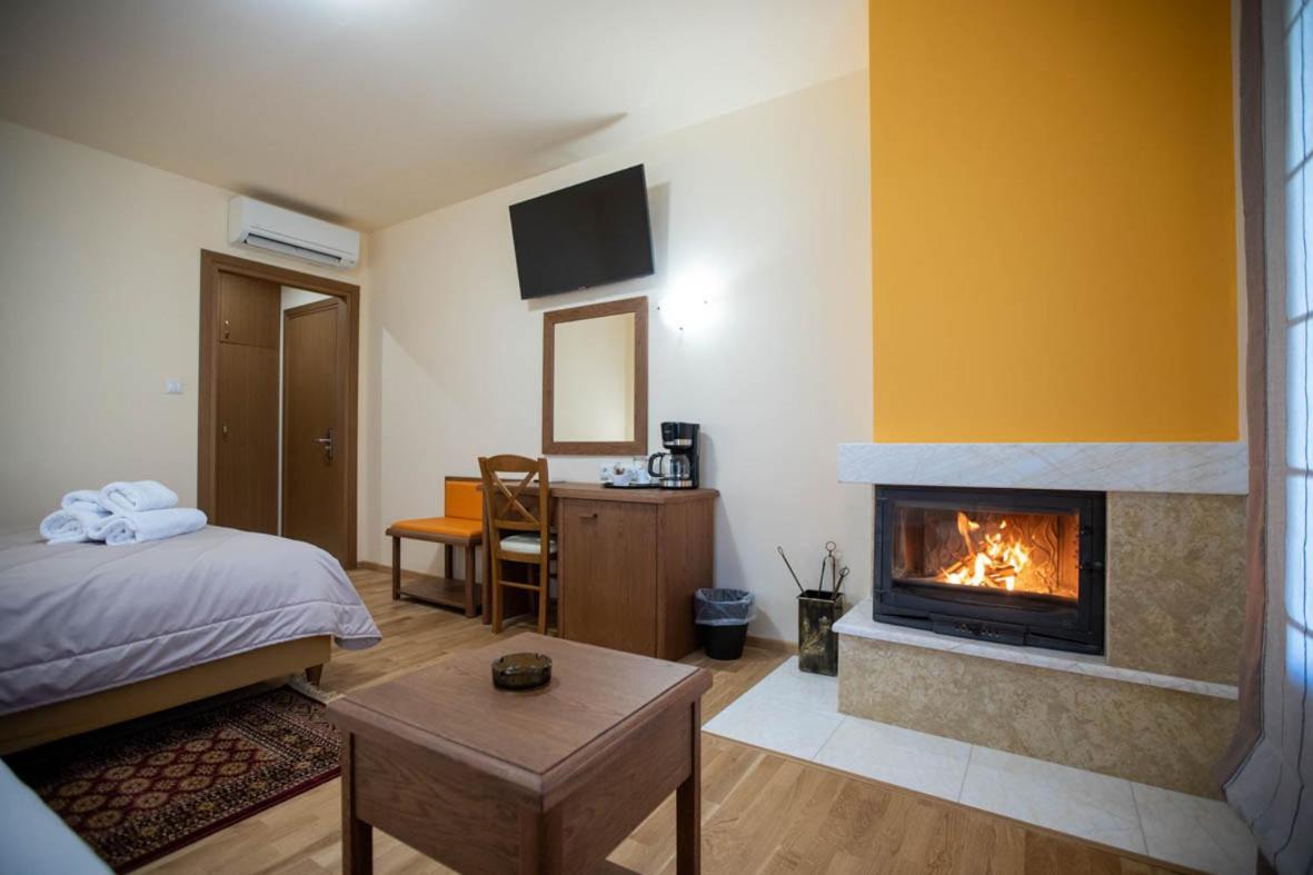Rentinia Inn Rentína Zewnętrze zdjęcie