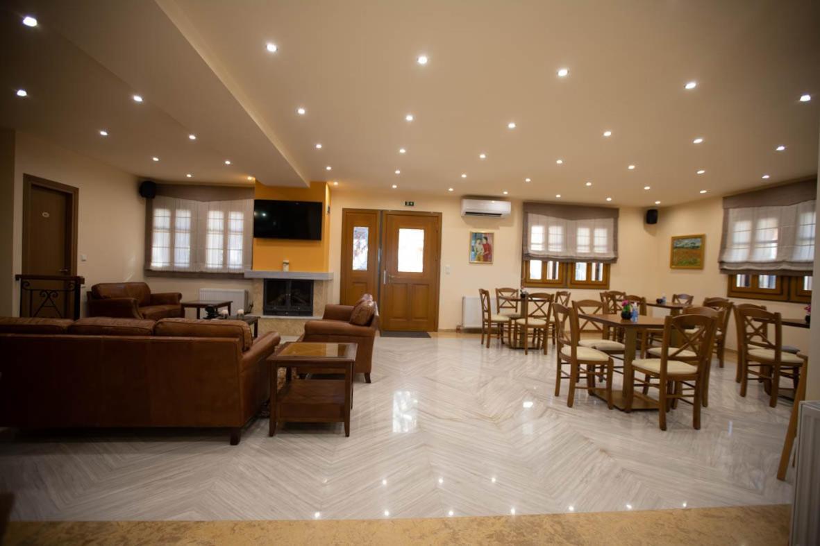 Rentinia Inn Rentína Zewnętrze zdjęcie