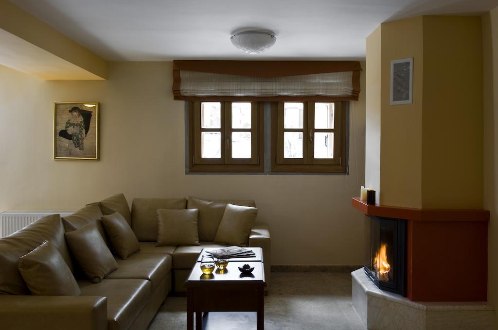 Rentinia Inn Rentína Zewnętrze zdjęcie